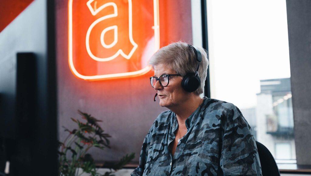 Support puhuminen kuulokkeilla